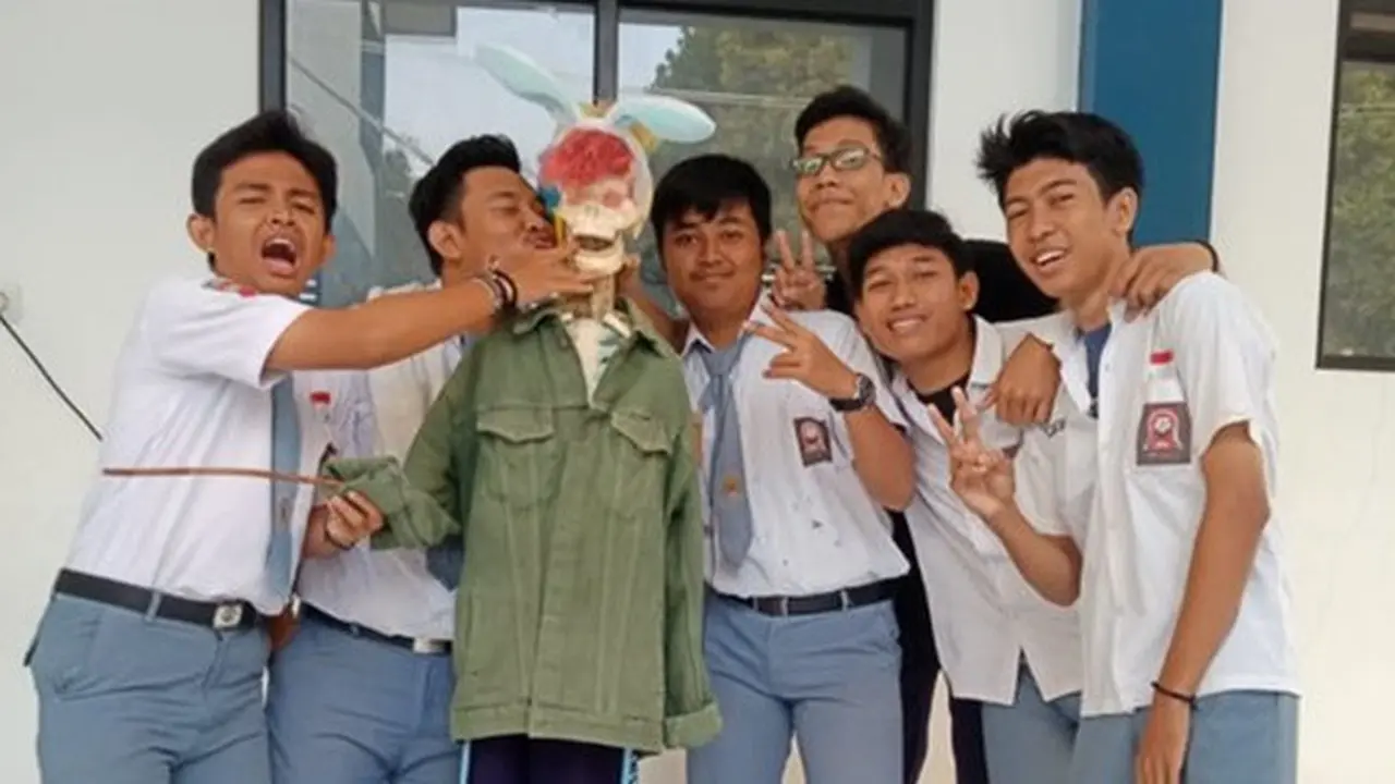 6 Kelakuan Anak IPS kalau Dikasih Properti Anak IPA Ini Bikin Ngakak