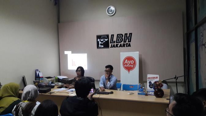 Lembaga Bantuan Hukum (LBH) Jakarta menggelar konferensi pers terkait permasalahan hukum yang terjadi pada korban aplikasi peminjaman online. Liputan6.com/Bawono Yadika