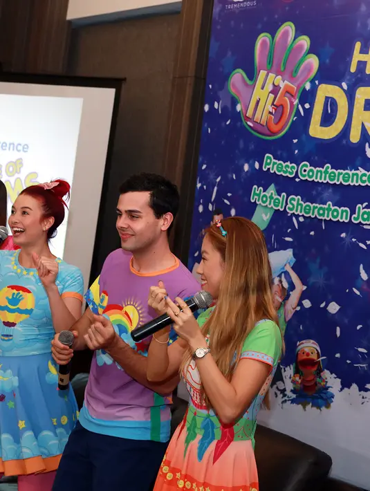 Para personil Hi-5 juga akan dibantu dengan menggunakan alat Chats' Magic Dream Catcher yang akan membawa mereka ke dunia mimpi. (Deki Prayoga/Bintang.com)