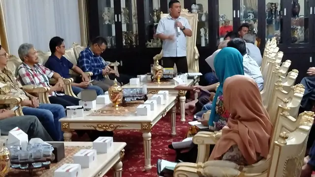 Pemkot Cirebon mengumumkan secara resmi satu dari lima pasien suspect [virus Corona](4201986 "") atau Covid-19 di RSD Gunung Jati positif. (Foto: Liputan6.com/Panji Prayitno)