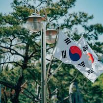 Ilustrasi bendera negara Korea Selatan. (Photo by Daniel Bernard on Unsplash)