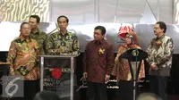 Presiden RI Joko Widodo saat membuka perdagangan saham 2016 Bursa Efek Indonesia, Jakarta, Senin (4/1). Indeks Harga Saham Gabungan (IHSG) meningkat sebanyak 23,6 poin atau 0,51 persen dibanding sehari sebelumnya. (Liputan6.com/Angga Yuniar)