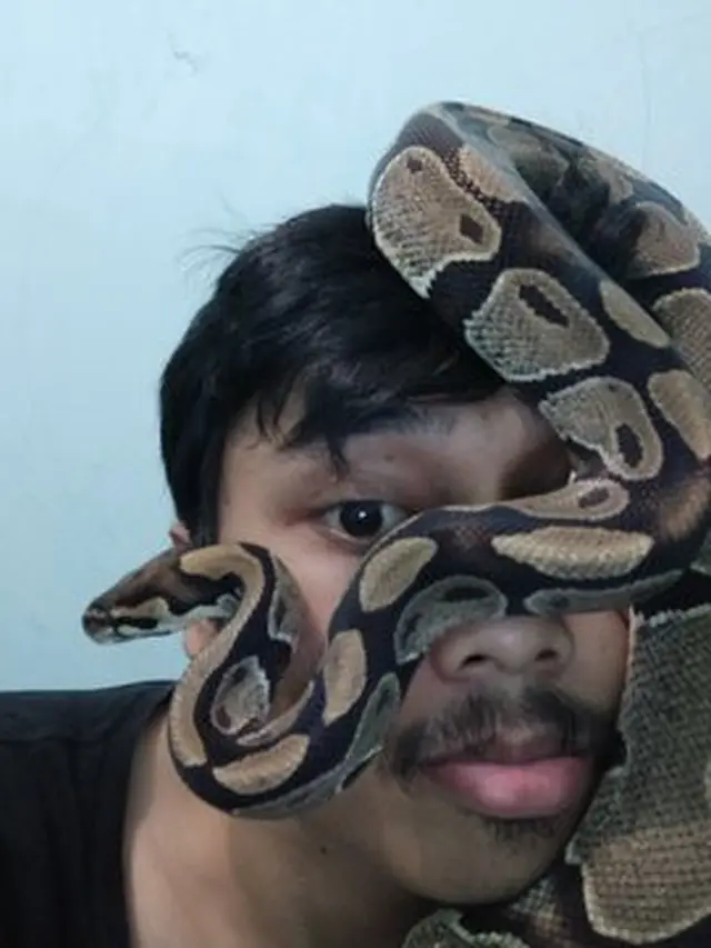 7 Potret Selfie Bareng Hewan di Muka, Bikin Merinding