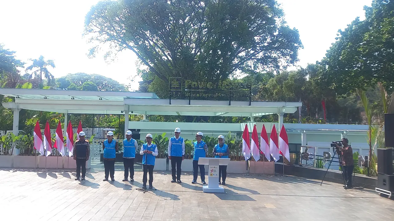 Menteri Sekretaris Negara Pratikno saat meresmikan Revitalisasi Kelistrikan di Power House PLN Komplek Istana Kepresidenan Jakarta, Selasa (1/8/2023).