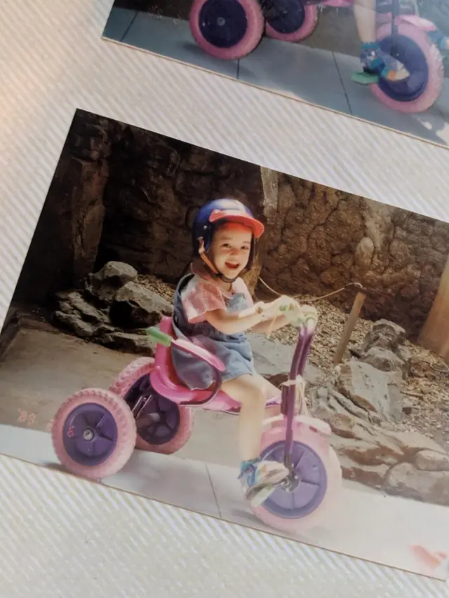 6 Potret Lucu Masa Kecil Anya Geraldine, Menggemaskan