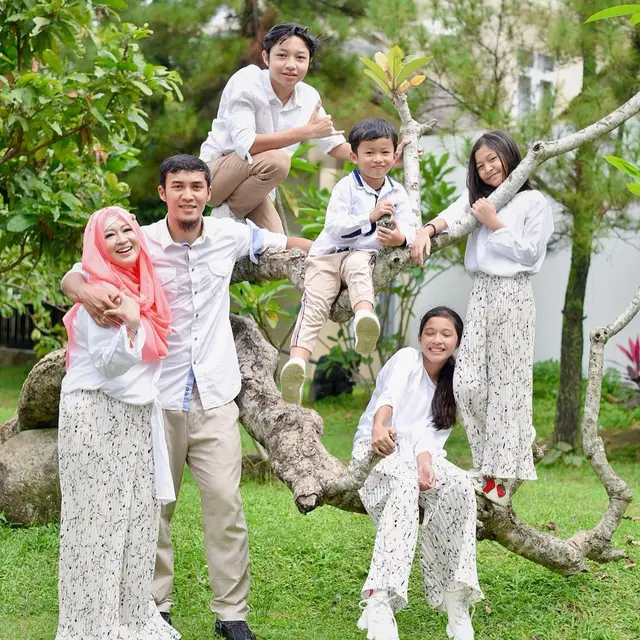 6 Potret Kiesha Alvaro Bareng Miro Adik Sambungnya, Bak Saudara Kandung