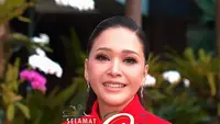 Gaya Mahal Maia Estianty Ucapkan Selamat Idul Fitri, Pakai Jaket Rp 78 Juta