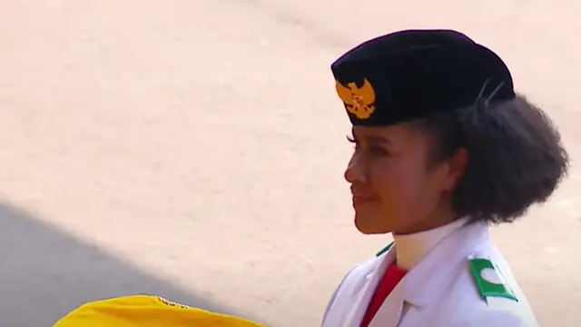 Mengenal sosok paskibraka nasional pembawa baki bendera merah putih asal Papua Pegunungan bernama Lilly Indriani Suparman Wenda pada Upacara HUT RI ke 78 di Istana Merdeka, Jakarta. (Foto: Tangkapan Layar Youtube Sekretariat Presiden)