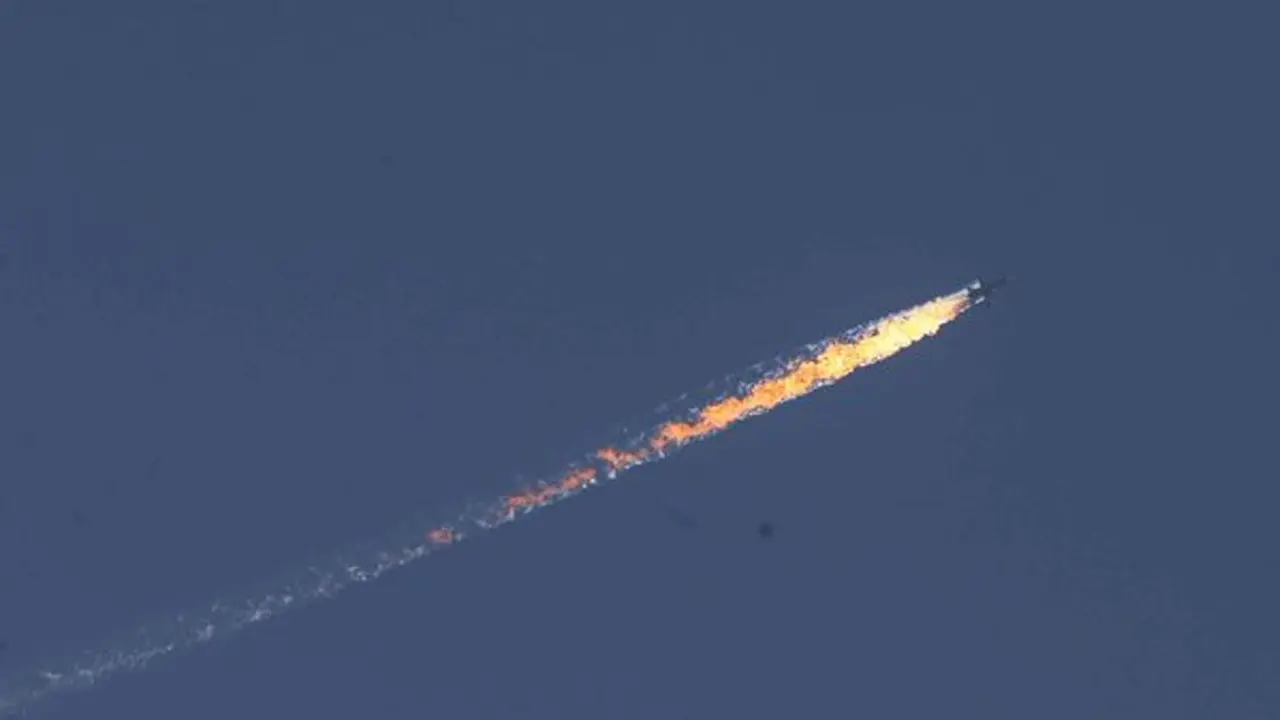 Detik-detik Jet Rusia Dibom Turki dan Jatuh di Suriah