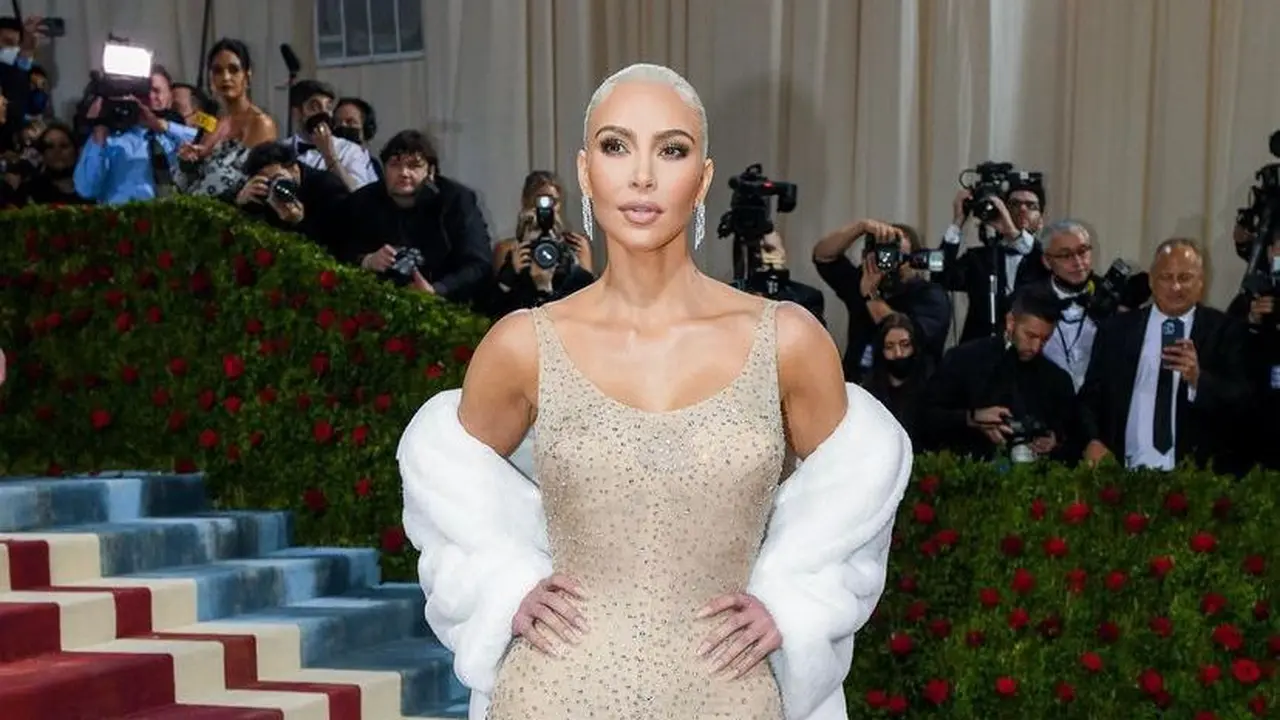Pakai Gaun Ikonik Marilyn Monroe di Met Gala 2022, Kim Kardashian Dikritik Sejarawan