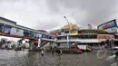 Penampakan banjir di kawasan Kelapa Gading, Jakarta, Selasa (10/2/2015). Menurut Kadin DKI Jakarta, kerugian akibat banjir di Jakarta mencapai Rp 1,5 triliun tiap harinya.(Liputan6.com/Faizal Fanani)