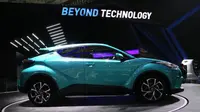 Toyota C-HR hybrid hadir di GIIAS 2017. (Herdi Muhardi)