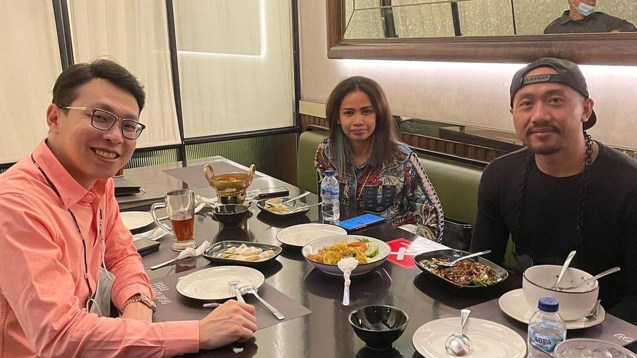 TikTokers Joana Kania bersama dr Richard Lee (https://www.instagram.com/p/CNtVPdnHmGL/)