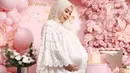 <p>Lewat akun Instagramnya, Syahrini mengungkap foto sehari jelang melahirkan Princess R. Dia mengenakan busana putih berenda. (Foto: Instagram/ princessyahrini)</p>