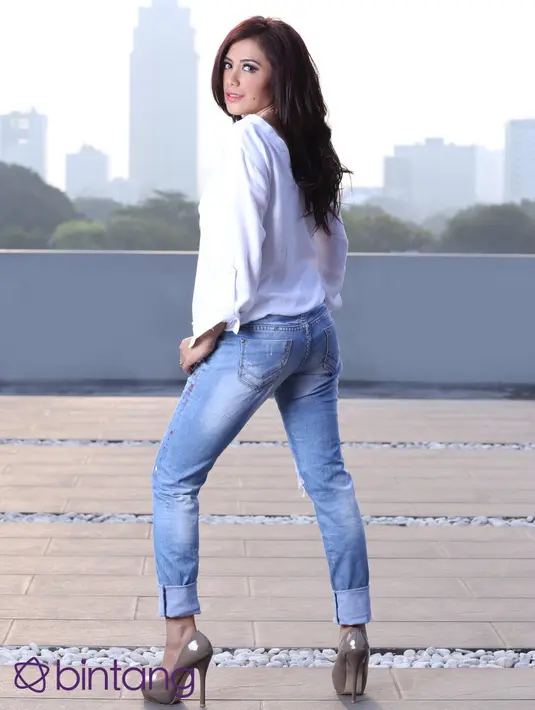 Nadila ingin menunjukkan dirinya mampu bersaing. Hal itu juga karena ia telah lama menggeluti dunia tarik suara. (Febio Hernanto/Bintang.com)