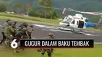 Air mata keluarga tak terbendung saat melihat jenazah Bharada Muhammad Kurniadi Sutio, yang gugur dalam tugasnya tiba di rumah duka di Aceh. Usai disalatkan, jenazah dimakamkan dengan upacara militer.