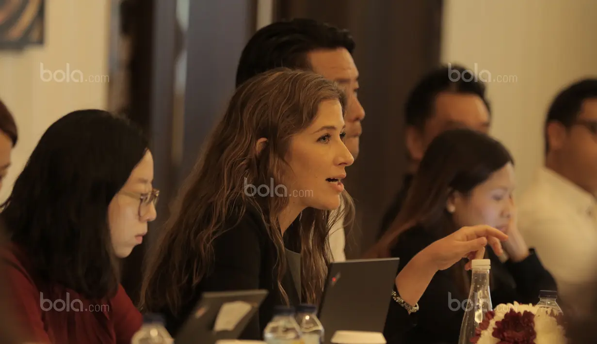 Associate VP NBA, Meghan Jenkins memberikan penjelasan kepada peserta Workshop NBA di Hotel Fermount, Jakarta, (7/9/2017). Emtek satu-satunya grup Media di Indonesia yang menjalin kerjasama dengan NBA. (Bola.com/Nicklas Hanoatubun)  