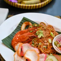 Bersiap jatuh cinta bagi yang baru pertama kali menyantap dan siap-siap bernostalgia dengan suguhan terbaik dari provinsi paling barat di Indonesia lewat Aceh Culinary Festival di SATOO, Shangri-La Jakarta dari 5-7 Agustus 2022