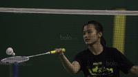 Pebulutangkis tunggal putri Indonesia, Hanna Ramadini, saat berlatih di Pelatnas PBSI Cipayung, Jakarta, Jumat (14/7/2017). Hanna Ramadini akan turun di SEA Games 2017 Malaysia. (Bola.com/Vitalis Yogi Trisna)