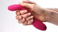 Sering menjadi 'sahabat' pasangan suami-istri, ternyata ini sederet untung-rugi penggunaan vibrator. (Via: grandst.com)