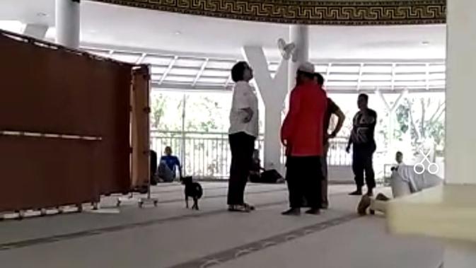 Wanita mengamuk di Masjid Bogor.