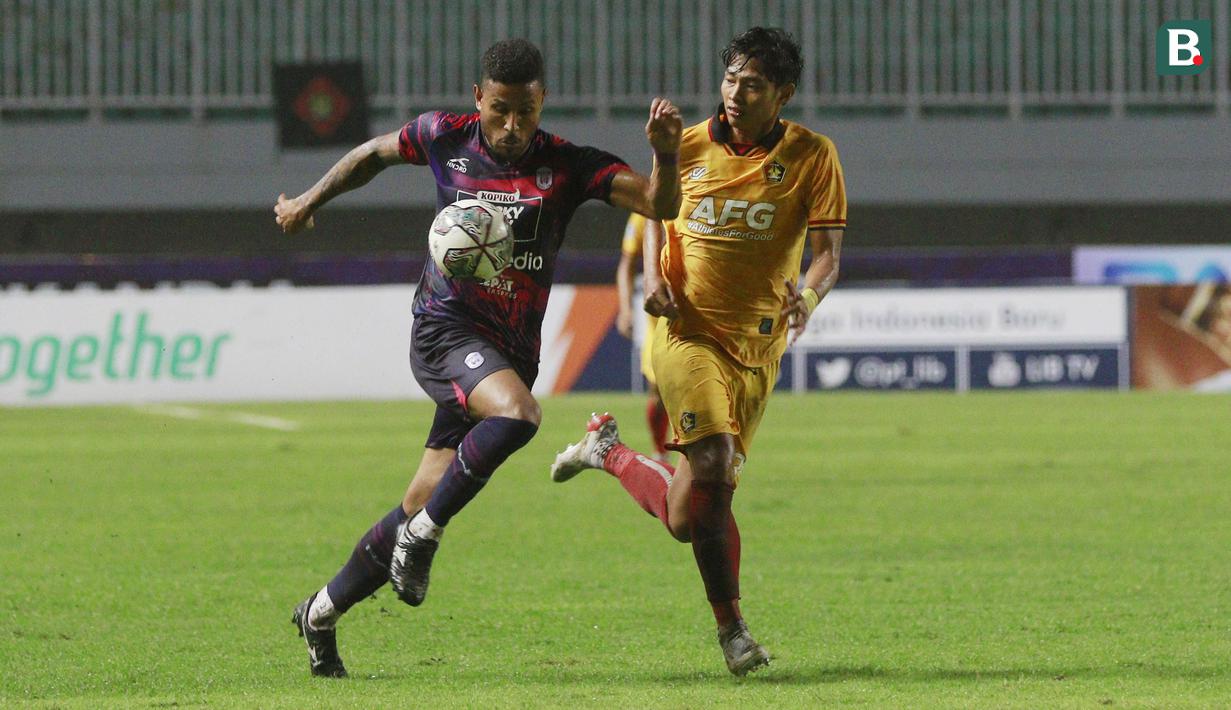 Secara umum baik RANS dan Persik sama-sama mempunyai beberapa momen untuk menciptakan gol. Namun sayang kedua tim tidak bisa mengkonversikan peluang-peluang itu, dan akhirnya skor harus suka tidak suka berakhir imbang 1-1. (Bola.com/M Iqbal Ichsan)