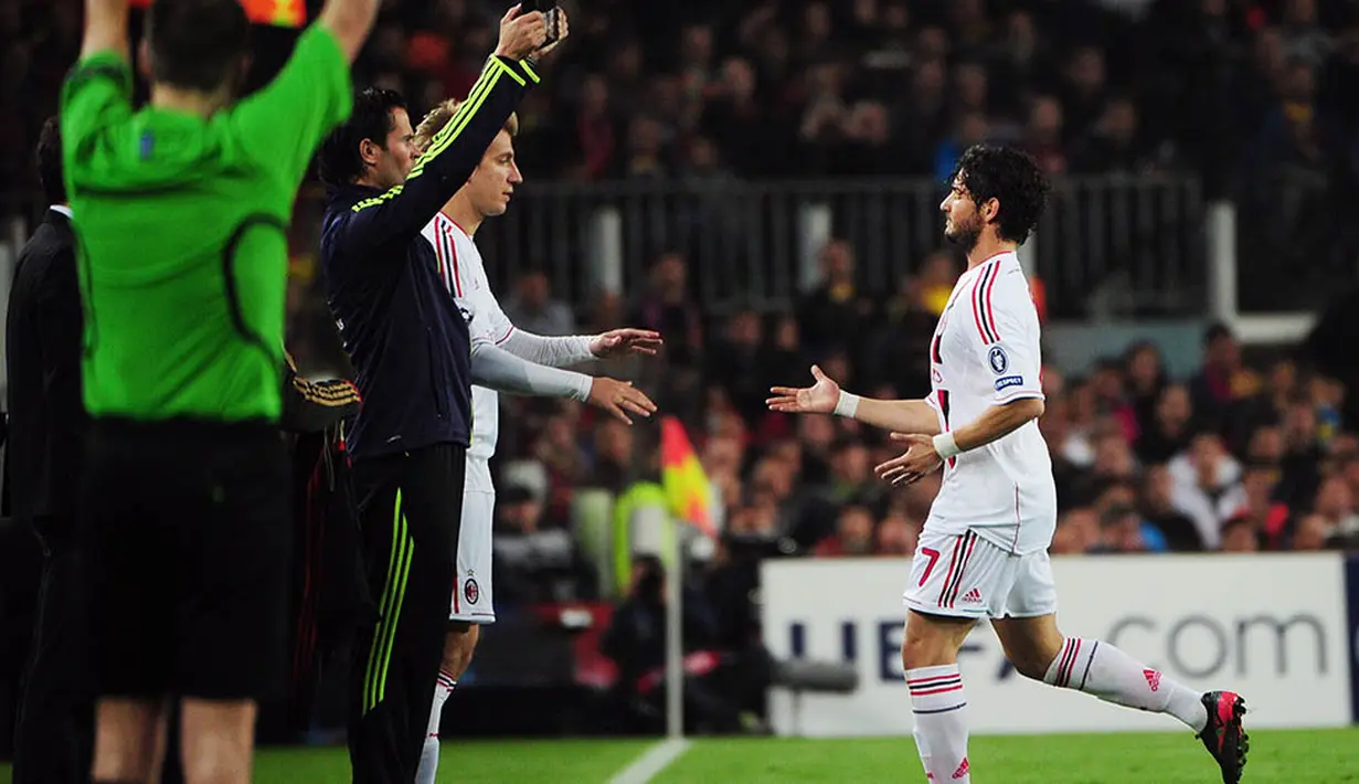 Alexandre Pato yang dianggap pemain masa depan AC Milan saat itu penampilannya tidak stabil. Sehingga pada akhir musim 2012/2013, Rossonerri melepasnya ke Corinthians. (AFP/Olivier Morin) 