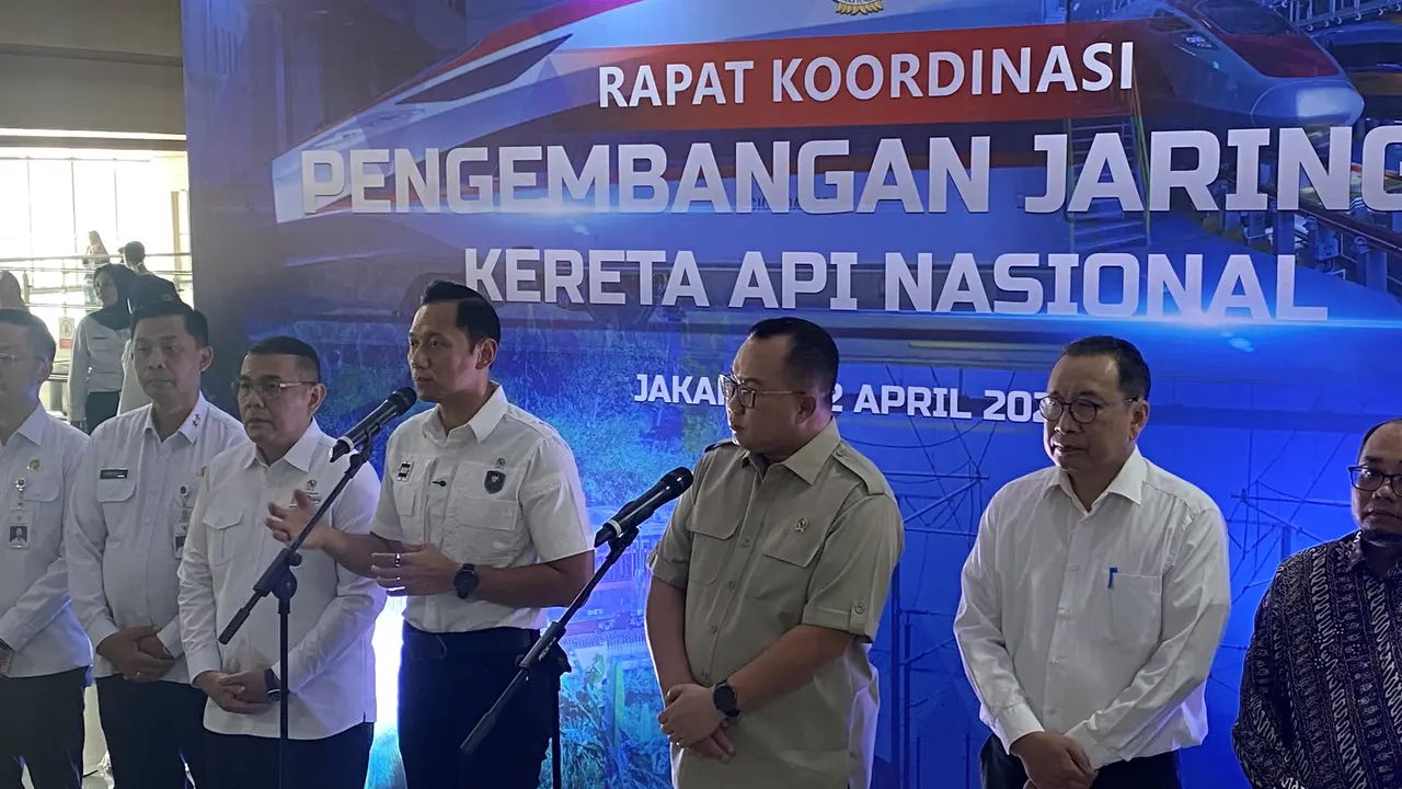 Menteri Koordinator Bidang Infrastruktur dan Pembangunan Kewilayahan, Agus Harimurti Yudhoyono (AHY) di Stasiun Tanah Abang, Rabu (22/4/2026). (Liputan6.com/Tian)