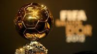 Trofi Ballon d'Or dibuat di Perancis. | via: iran-daily.com