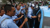Siap Demo, Sopir Angkutan Umum Hentikan Taksi yang Beroperasi