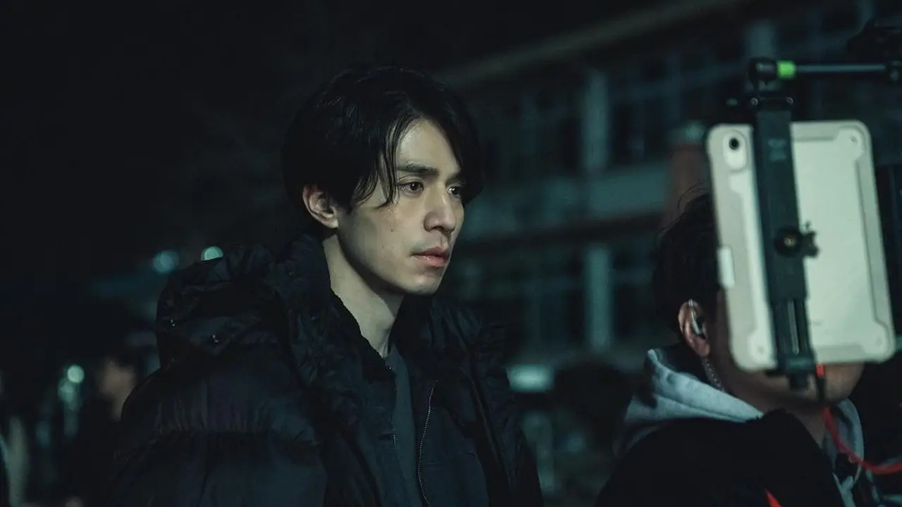 Lee Dong Wook di Balik Layar Drakor A Shop for Killers. (Disney Plus via Instagram/ leedongwook_official)