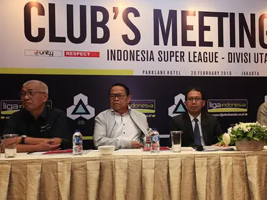 CEO PT Gelora Trisula Semesta, Joko Driyono (kedua kanan), memimpin pertemuan dengan klub-klub Indonesia Super League dan Divisi Utama membicarakan rencana Indonesia Soccer Championship di Jakarta, Jumat (26/2/2016). (Bola.com/Vitalis Yogi Trisna)