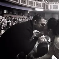 Diva pop Indonesia Krisdayanti baru saja menggelar konser selama tiga hari di Malaysia. Konser yang bertajuk Romansa di gelar di Panggung Sari, Istana Budaya, Kuala Lumpur. (Instagram/krisdayantilemos)