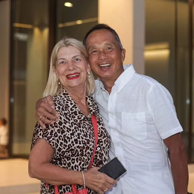 6 Potret Uschi Kurniawan Ibu Jennifer Bachdim dan Suami, 44 Tahun Menikah