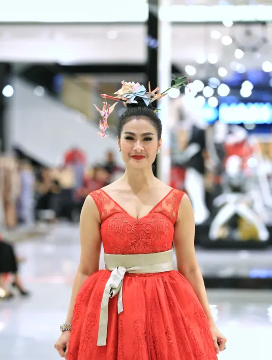 Soal karier, istri dari Satrio Dewandono itu juga tidak seperti artis kebanyakan yang selalu masang target. Baginya, ia hanya bisa menerima kerja apa adanya. Dan rasa syukur selalu dipanjatkan. (Adrian Putra/Bintang.com)