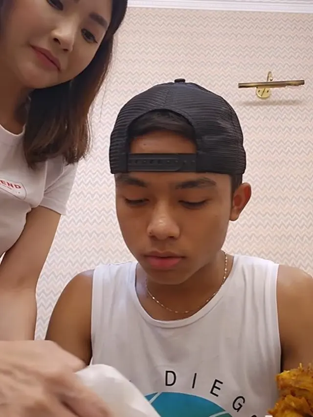 Mukbang ala Betrand Peto (Instagram/sarwendah29)