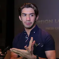 Aktor yang banyak membintangi film masuk jajaran box office Indonesia, Reza Rahadian dinobatkan sebagai salah satu juri dalam Komite Seleksi yang akan bersaing di ajang bergengsi Oscar 2017 mendatang. (Deki Prayoga/Bintang.com)