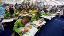 Anak-anak terlihat antusias saaat mengikuti lomba mewarnai di Thamrin City Mall, Jakarta, Sabtu (12/8). Acara tersebut mengangkat tema "Ceria Warna Nusantara". (Liputan6.com/Johan Tallo)