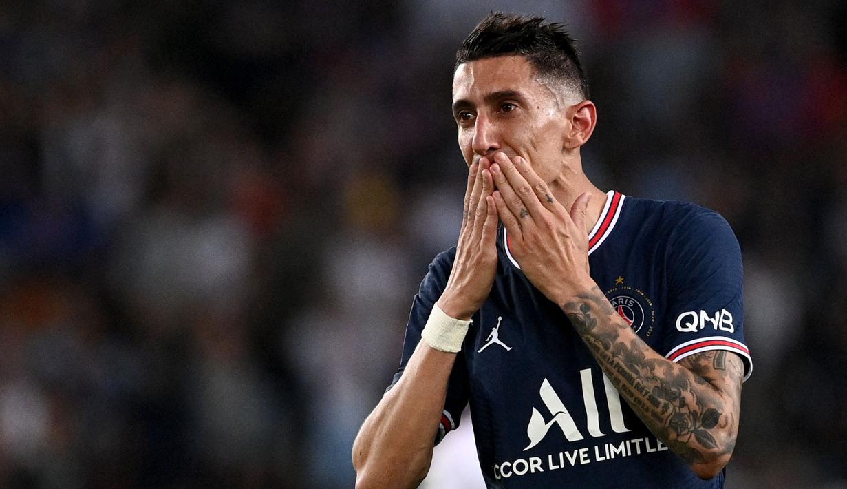 Angel Di Maria telah melakoni pertandingan terakhirnya bersama Paris Saint-Germain saat menjamu menjamu FC Metz pada laga pekan ke-38 Liga Perancis minggu 2021/2022, Minggu (22/5/2022) dini hari WIB. (AFP/Anne-Christine Poujoulat)