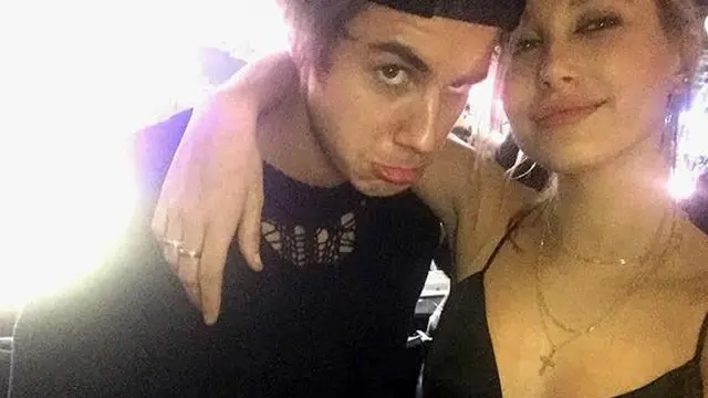 [Bintang] Hailey Baldwin - Justin Bieber