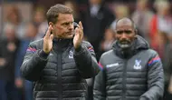 Frank de Boer. Pelatih berusia 51 tahun yang kini berstatus tanpa klub ini terakhir menjadi pelatih Timnas Belanda di ajang Euro 2020. Di Liga Inggris, ia sempat membesut Crystal Palace pada awal musim 2017/2018. Hanya bertahan 4 laga, ia dipecat pada 11 September 2017. (AFP/Paul Ellis)
