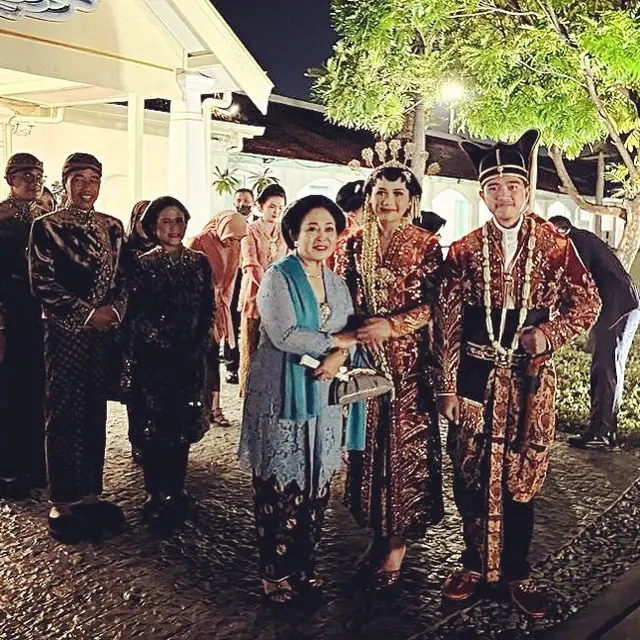 Titiek Soeharto bersama Kaesang Pangarep dan Erina Gudono. (Foto: Dok. Instagram @titieksoeharto)