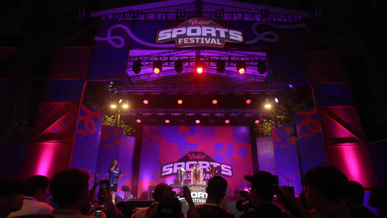 Keseruan Hari Pertama Vidio Sports Festival, Liliyana Natsir dan Mohammad Ahsan Main Bulu Tangkis Gunakan Teflon dan Raket Nyamuk