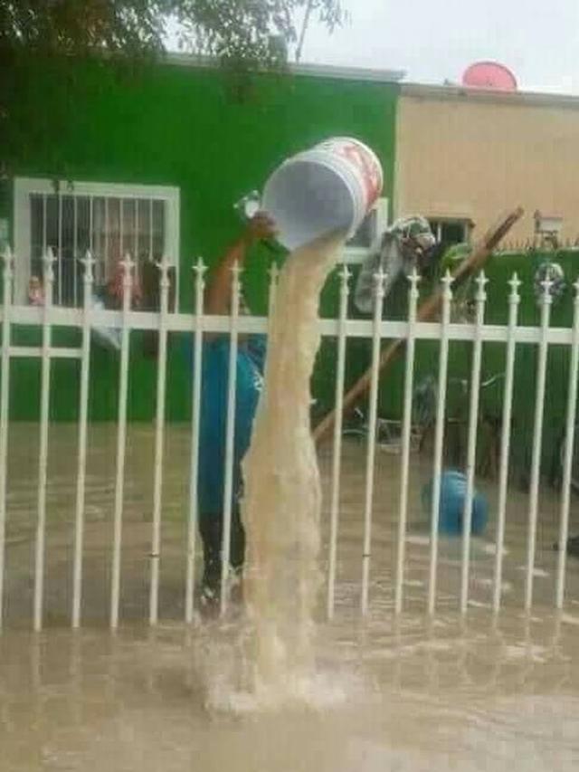 6 Tingkah Gokil Orang Ini Sangat Tidak Berfaedah, Absurd Banget