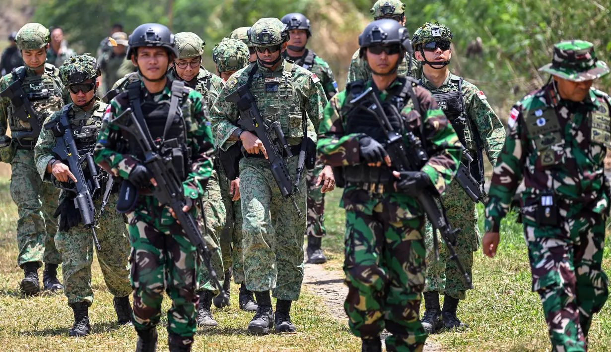 Latihan Super Garuda Shield melibatkan pelatihan staf dan siber, operasi udara, serangan gabungan, latihan amfibi, dan simulasi operasi darat. (JUNI KRISWANTO/AFP)