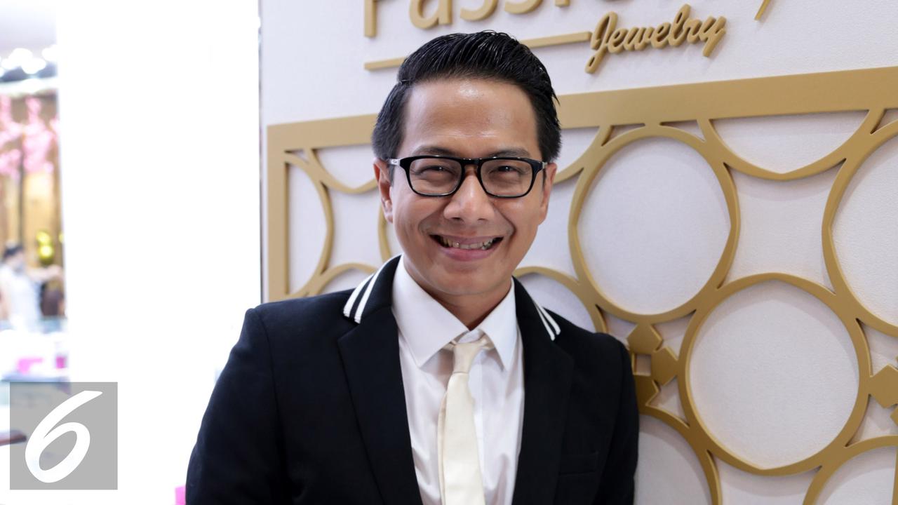 Delon Akui Dirinya Pria Romantis