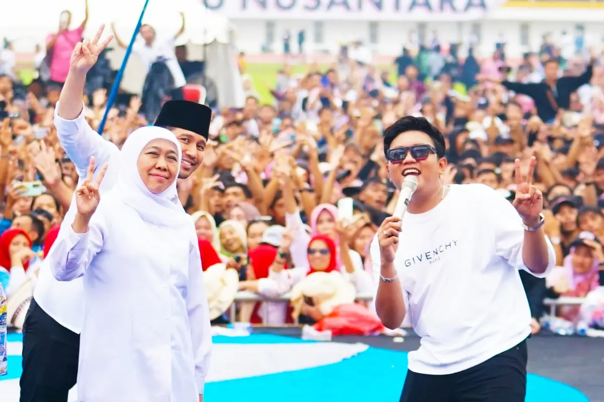 Heboh, Denny Caknan Pose Dua Jari di Pesta Rakyat Jatim Maju Berprestasi Jember