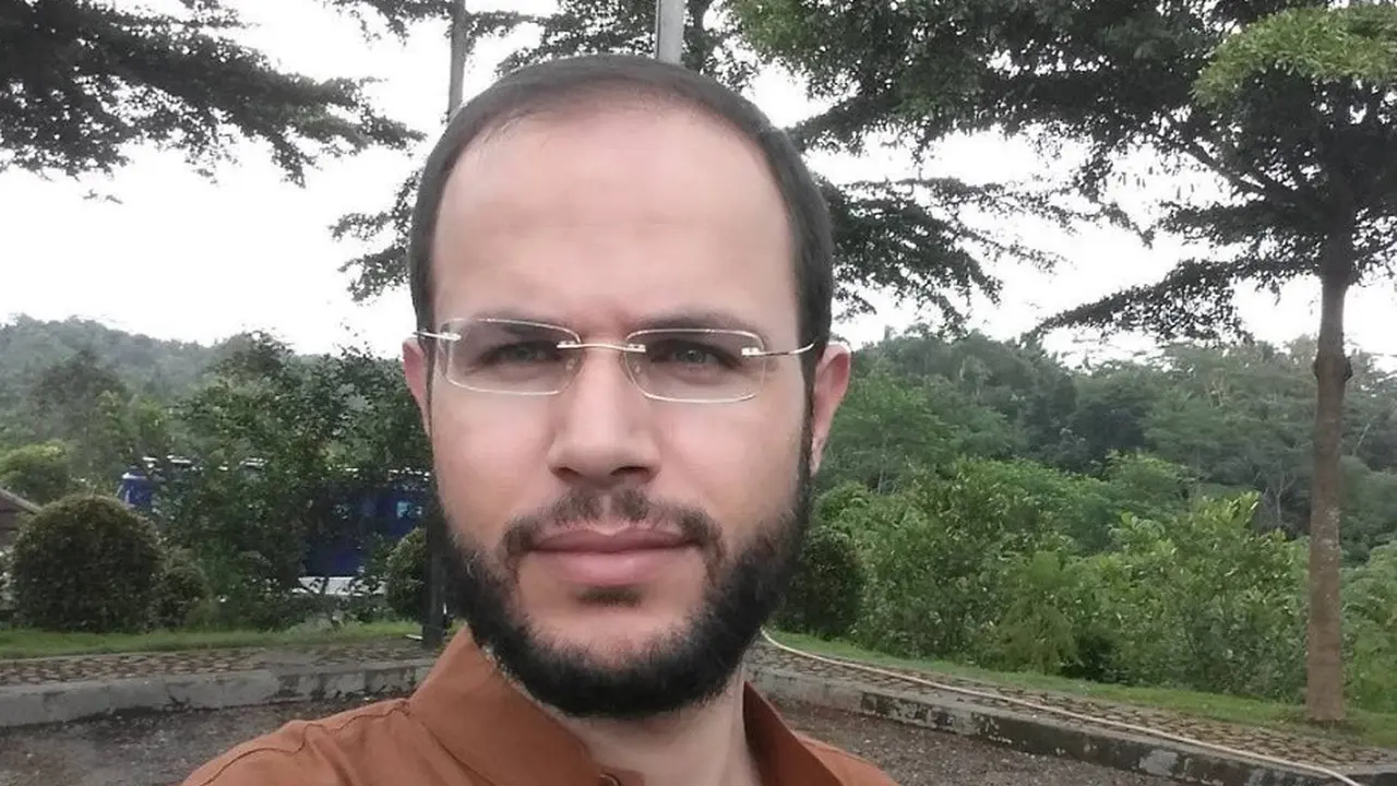 Sosok Refaat Alareer, Penyair dan Penulis Palestina yang Tewas karena Serangan Israel