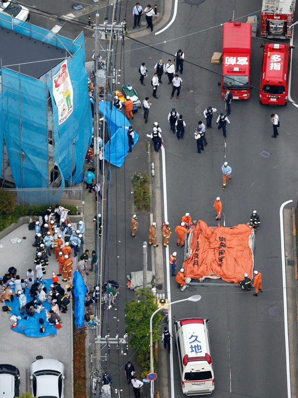 Pandangan udara menunjukkan lokasi penusukan massal di Kawasaki, dekat Tokyo, Jepang, Selasa (28/5/2019). Kantor berita resmi Jepang, NHK, mengatakan korban kritis tercatat sebanyak tiga orang (Jun Hirata/Kyodo News via AP)