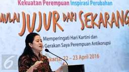 Menko PMK, Puan Maharani memberi sambutan pembuka pada seminar Kekuatan Perempuan Inspirasi Perubahan di Jakarta, Sabtu (23/4/2016). Diskusi ini bagian peringatan 2 tahun gerakan Saya Perempuan Anti Korupsi. (Liputan6.com/Helmi Fithriansyah)